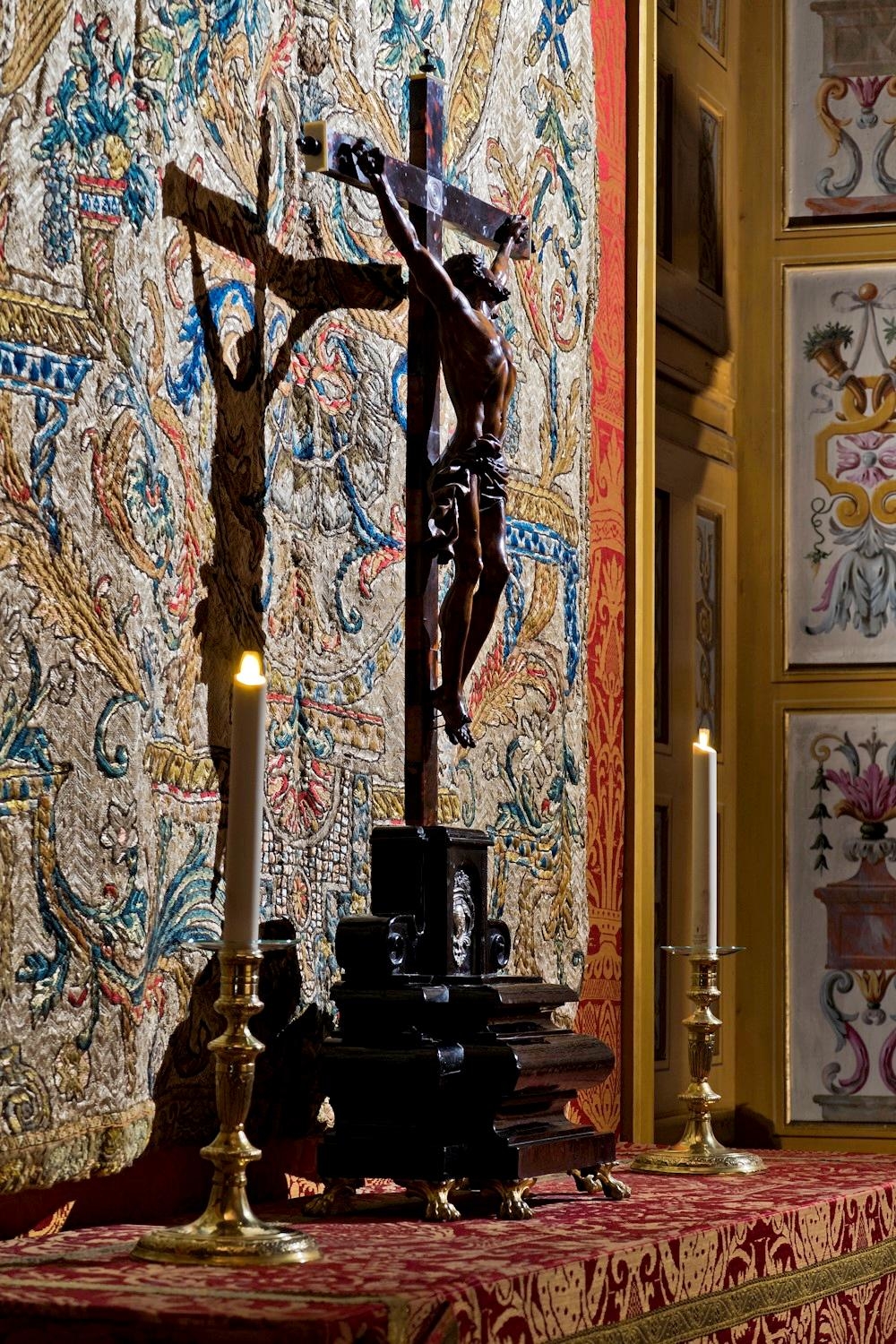 Crucifix en caille, bne, buis et argent. Le Christ sculpt dans la manire de Franois Duquesnoy (1594-1642). Acquisition par l'Association des Amis de Vaux-le-Vicomte en 2003. (c) Collectif Images