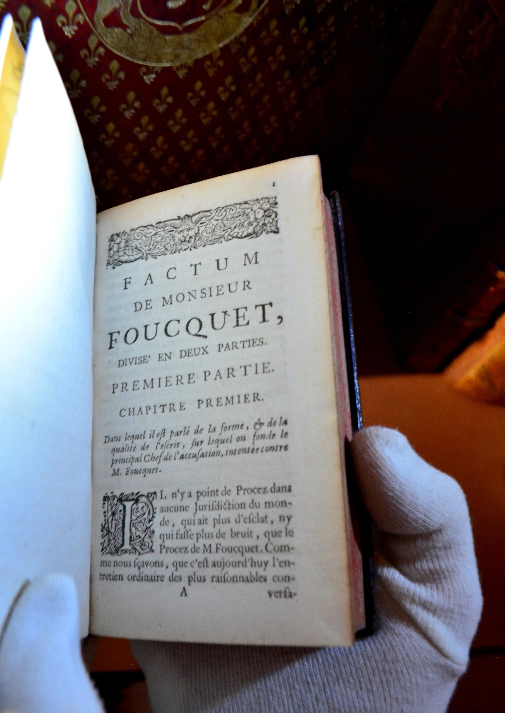 Deux manuscrits de 1664 relis en un volume in folio, relatifs au procs de Nicolas Fouquet pour crimes de lse-majest et pculat. Acquisition en 2013 par l'Association des Amis de Vaux-le-Vicomte.